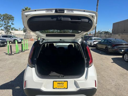 Used 2025 Kia Soul LX w/ LX Technology Package FWD image 29