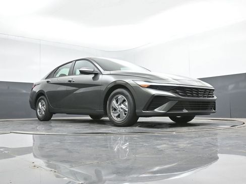 New 2026 Hyundai Elantra SE FWD image 15