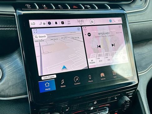 Used 2024 Jeep Grand Cherokee Limited w/ Black Appearance Package image 15