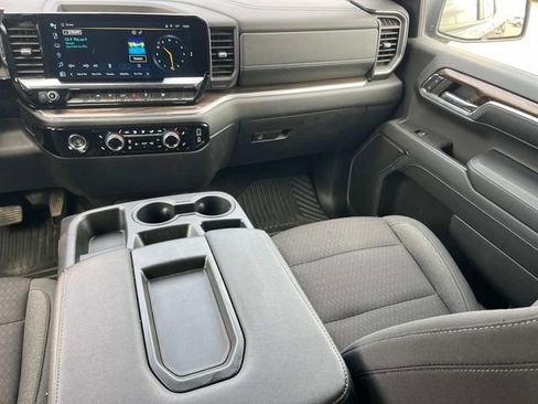 Used 2024 Chevrolet Silverado 1500 LT AWD/4WD image 18