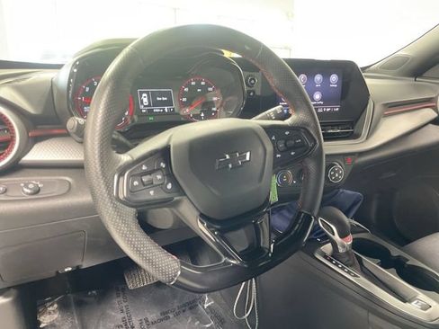 Used 2024 Chevrolet Trax RS FWD image 14