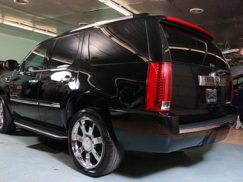 Used 2007 Cadillac Escalade AWD w/ Information Package image 22