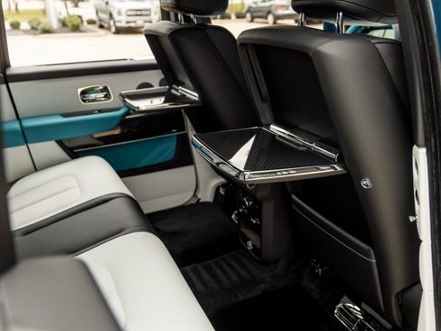 New 2026 Rolls-Royce Cullinan Black Badge image 40