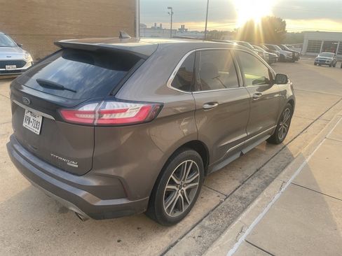 Used 2019 Ford Edge Titanium w/ Equipment Group 301A image 3