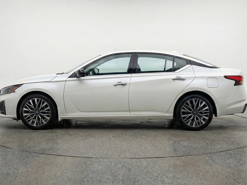 Used 2025 Nissan Altima 2.5 SV image 5