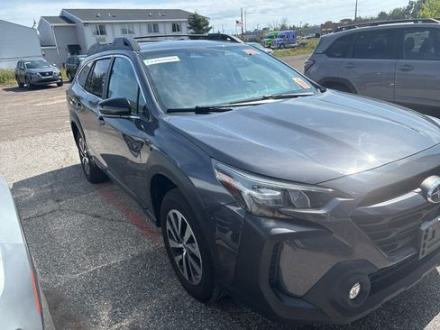 Used 2023 Subaru Outback Premium AWD/4WD image 3