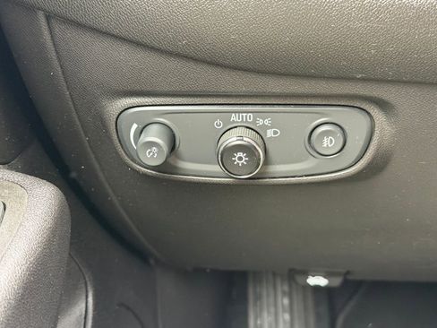 Used 2021 Chevrolet Equinox Premier image 12