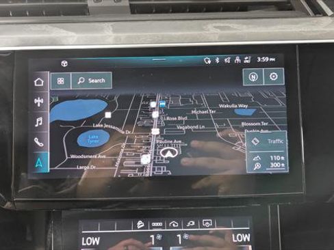 Used 2021 Audi e-tron Premium w/ Towing Package image 32