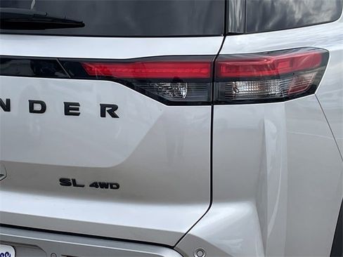 Used 2023 Nissan Pathfinder SL w/ Lighting Package (N92) image 6