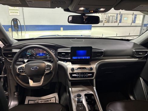 Used 2023 Ford Explorer XLT w/ Equipment Group 202A image 13