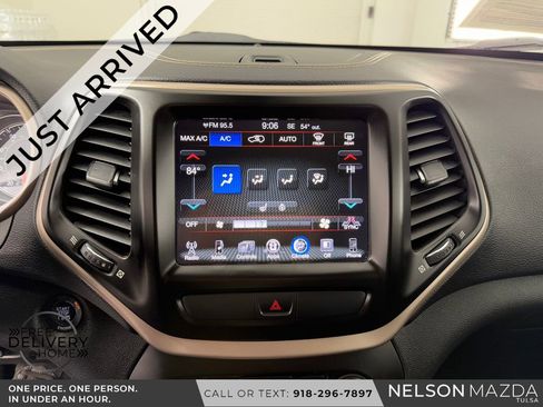 Used 2016 Jeep Cherokee Limited image 29