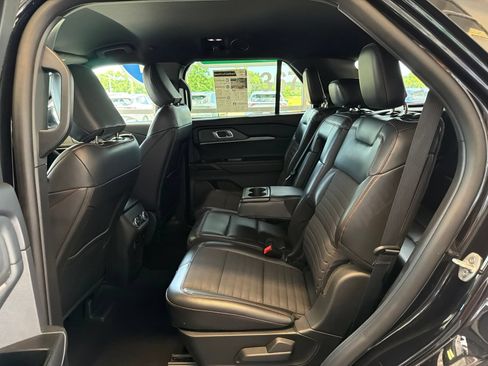 Used 2025 Ford Explorer ST-Line w/ ST-Line Street Pack AWD/4WD image 16