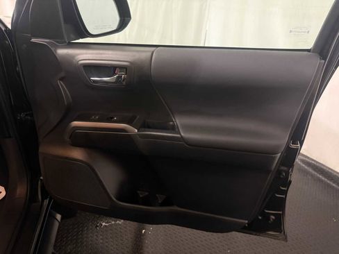 Certified 2023 Toyota Tacoma TRD Off-Road image 28