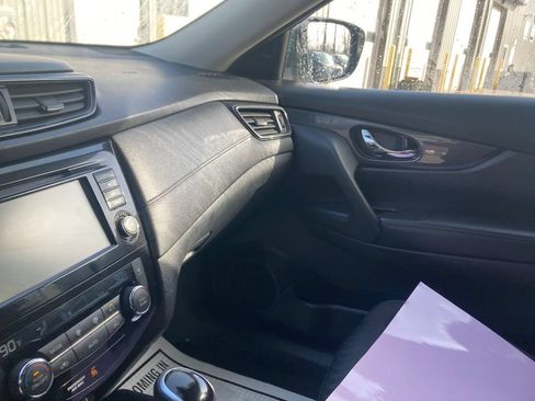 Used 2020 Nissan Rogue SV AWD/4WD image 15