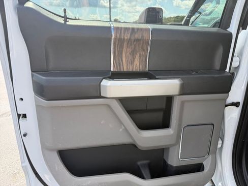 Used 2018 Ford F150 Lariat w/ Equipment Group 502A Luxury AWD/4WD image 22