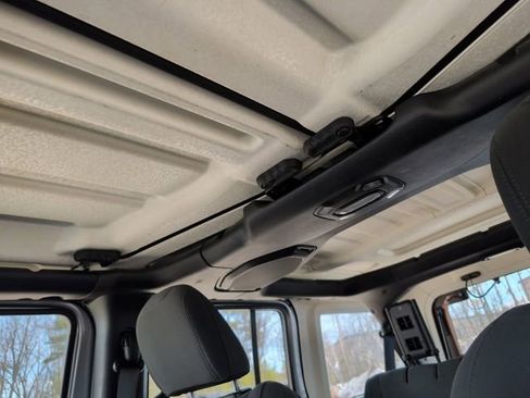 Used 2018 Jeep Wrangler Unlimited Sport AWD/4WD image 26
