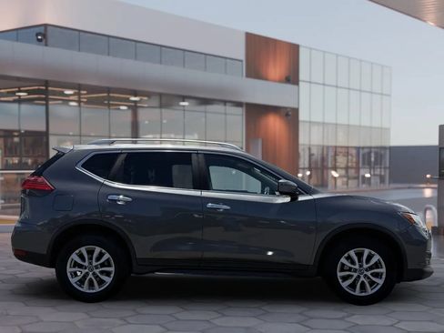 Used 2017 Nissan Rogue SV AWD/4WD image 10