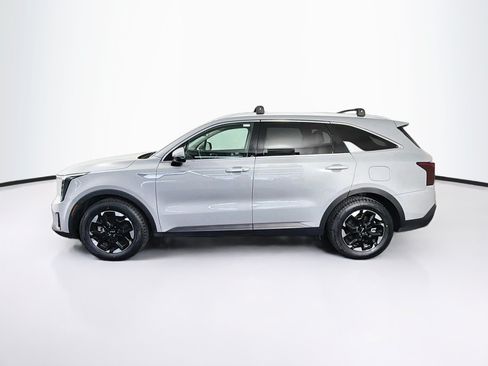 Used 2025 Kia Sorento S w/ Panoramic Sunroof Package FWD image 4