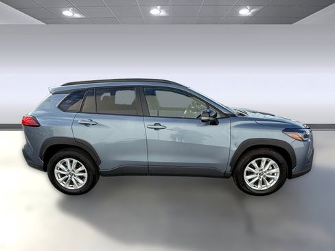 Used 2025 Toyota Corolla Cross LE image 7