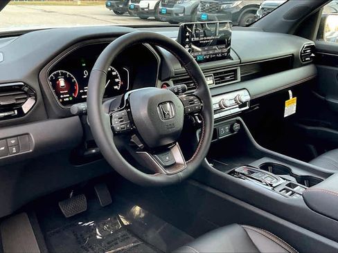 New 2025 Honda Pilot TrailSport image 8