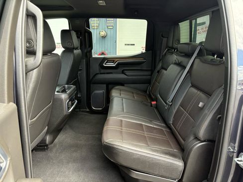 Used 2022 Chevrolet Silverado 1500 High Country w/ High Country Premium Package AWD/4WD image 17