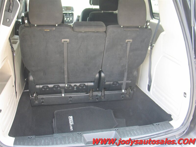 Used 2016 Dodge Grand Caravan SXT w/ Rear Park Assist Package FWD image 28