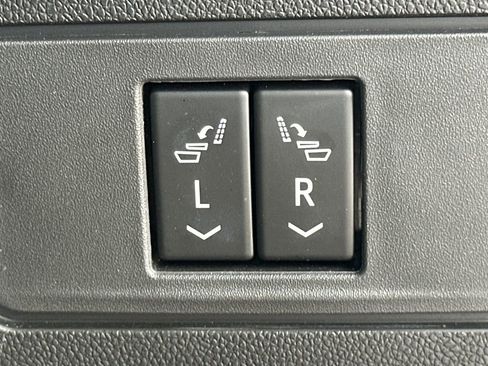 Used 2024 Cadillac XT6 Luxury image 34