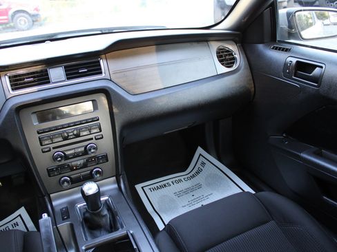 Used 2013 Ford Mustang GT RWD image 16