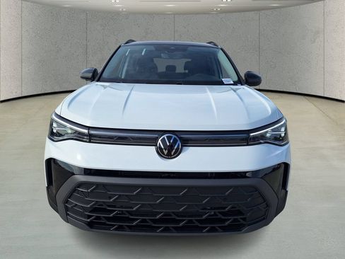 New 2026 Volkswagen Taos SE FWD image 8