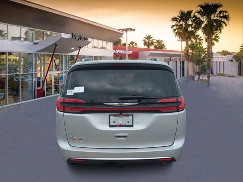 New 2026 Chrysler Pacifica Pinnacle image 4