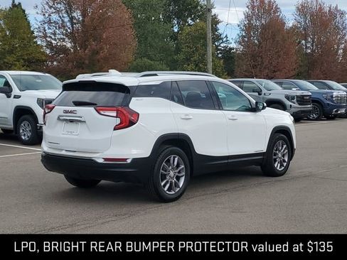 Certified 2022 GMC Terrain SLT image 3