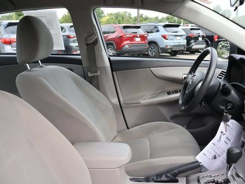 Used 2012 Toyota Corolla LE FWD image 8