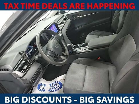 Used 2025 Toyota Camry LE image 3