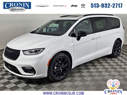 New 2026 Chrysler Pacifica Limited w/ S Appearance Package