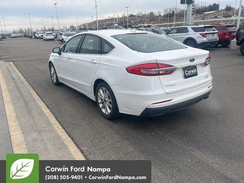 Used 2019 Ford Fusion SE image 3