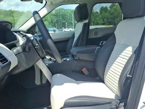 New 2026 Land Rover Discovery Limited Edition AWD/4WD image 13