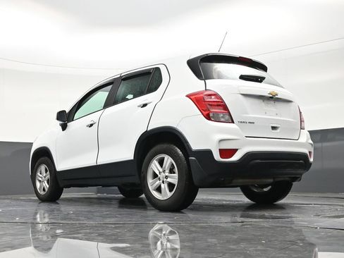 Used 2021 Chevrolet Trax LS AWD/4WD image 23