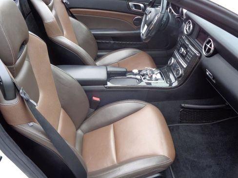 Used 2016 Mercedes-Benz SLK 300 image 34
