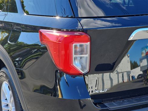 Used 2023 Ford Explorer XLT image 11