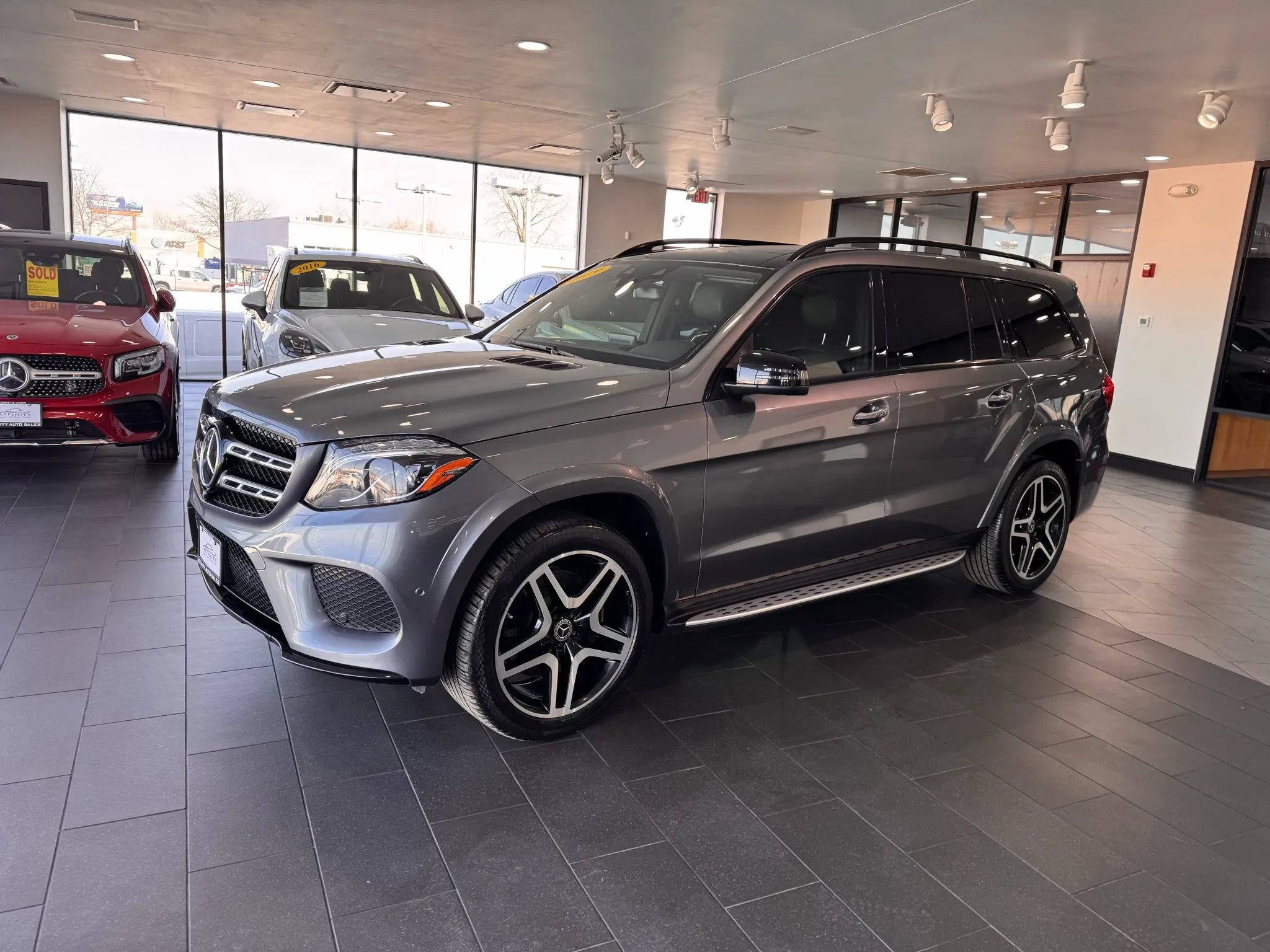 Used 2019 Mercedes-Benz GLS 550 4MATIC image 2