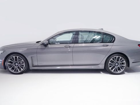 Used 2022 BMW 740i w/ M Sport Package RWD image 4