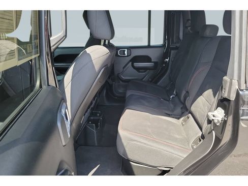 Used 2021 Jeep Gladiator Rubicon AWD/4WD image 14