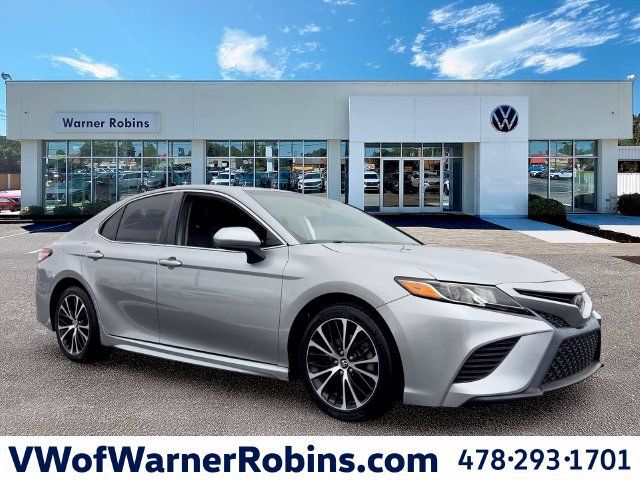 Used 2019 Toyota Camry SE FWD image 1