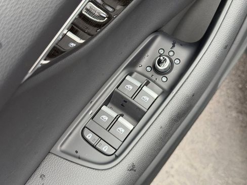 Used 2025 Audi Q7 3.0T Premium image 17