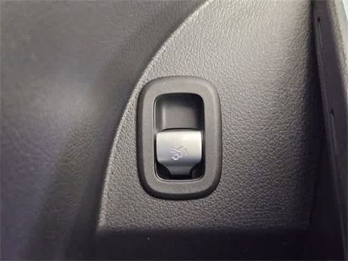 Certified 2025 Mercedes-Benz GLC 300 4MATIC image 39