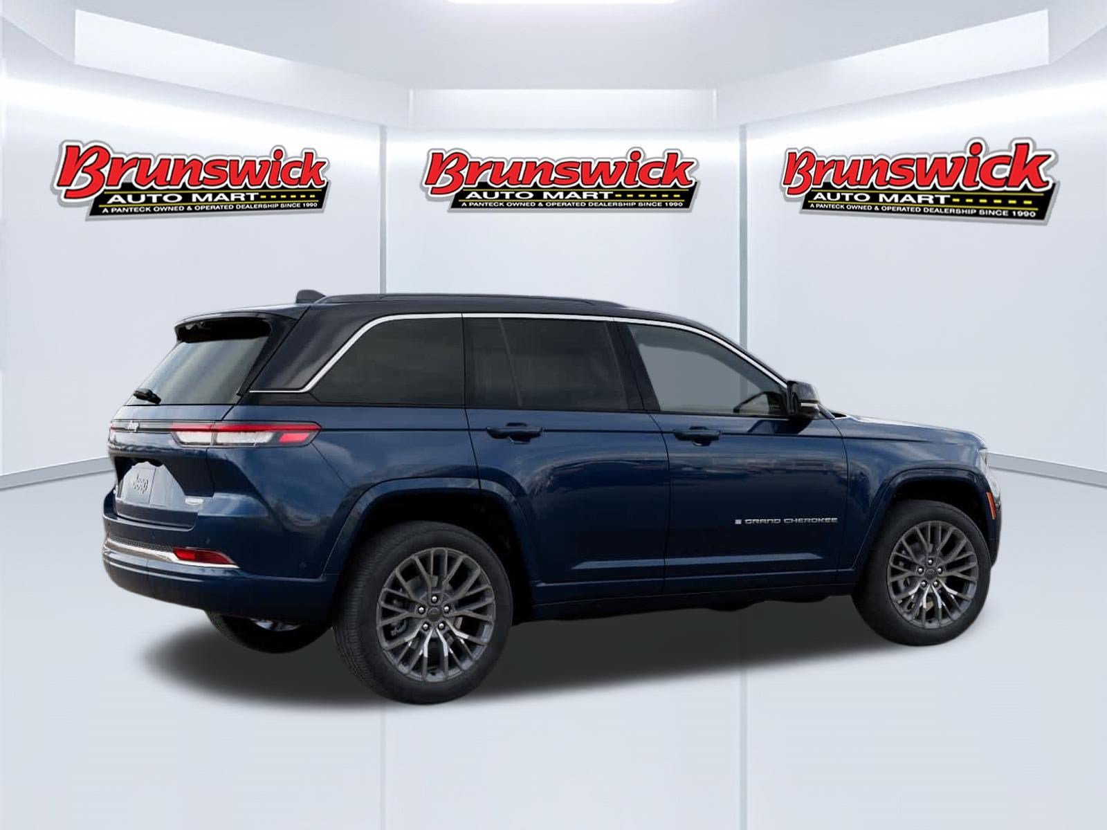 New 2027 Jeep Grand Cherokee Summit AWD/4WD image 4