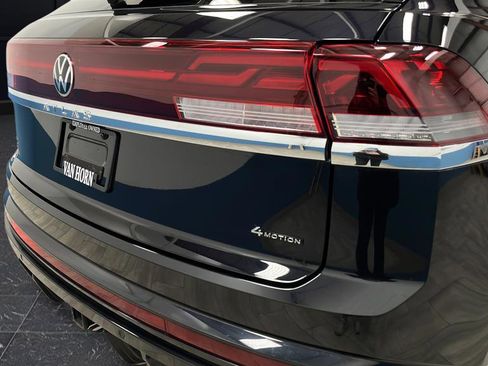 Used 2024 Volkswagen Atlas Cross Sport SEL R-Line image 39
