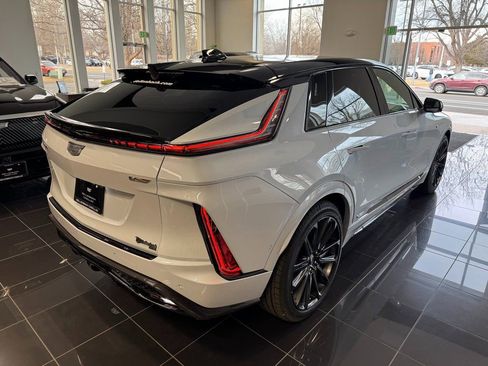 New 2026 Cadillac Lyriq V w/ Exterior Carbon Fiber Package AWD/4WD image 7