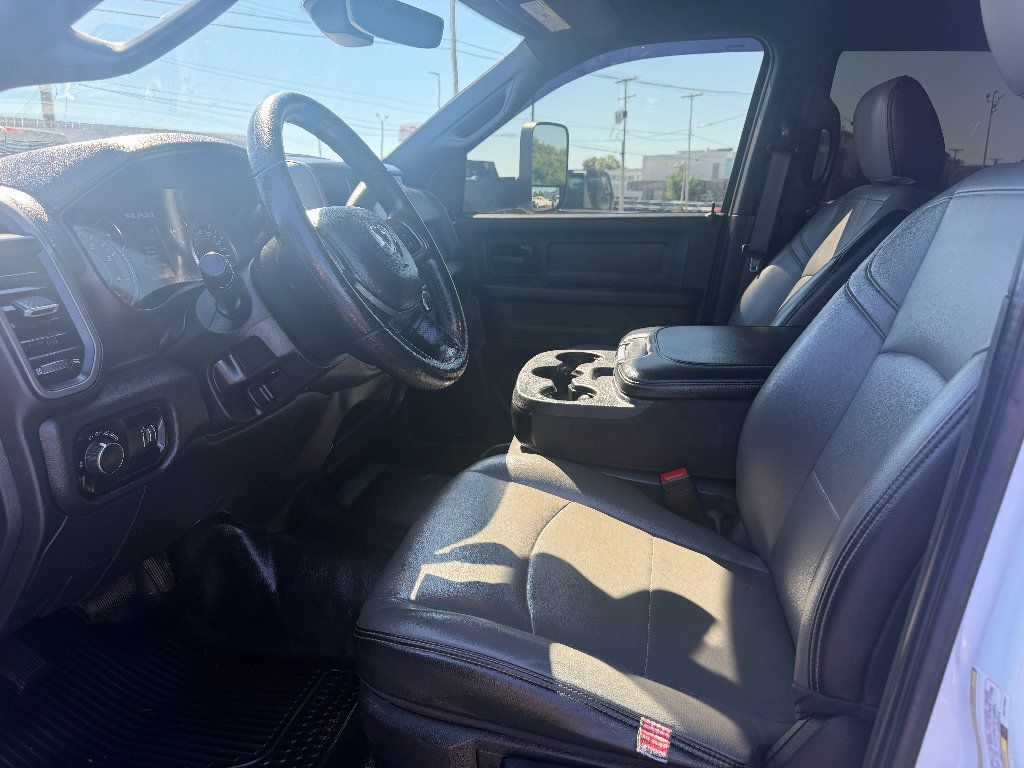 Used 2022 RAM 3500 Tradesman w/ Chrome Appearance Group RWD image 9