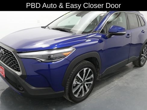 Used 2022 Toyota Corolla Cross XLE w/ Convenience Package AWD/4WD image 3